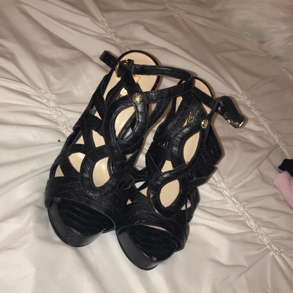 GUESS BLACK HEELS